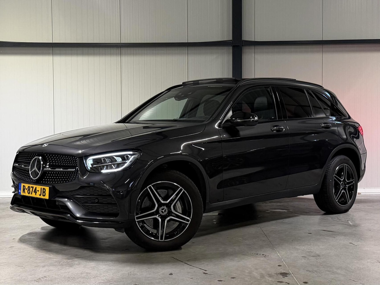 Mercedes-Benz GLC-klasse - 300e 4MATIC AMG Pano Virtual Trekhaak - AutoWereld.nl