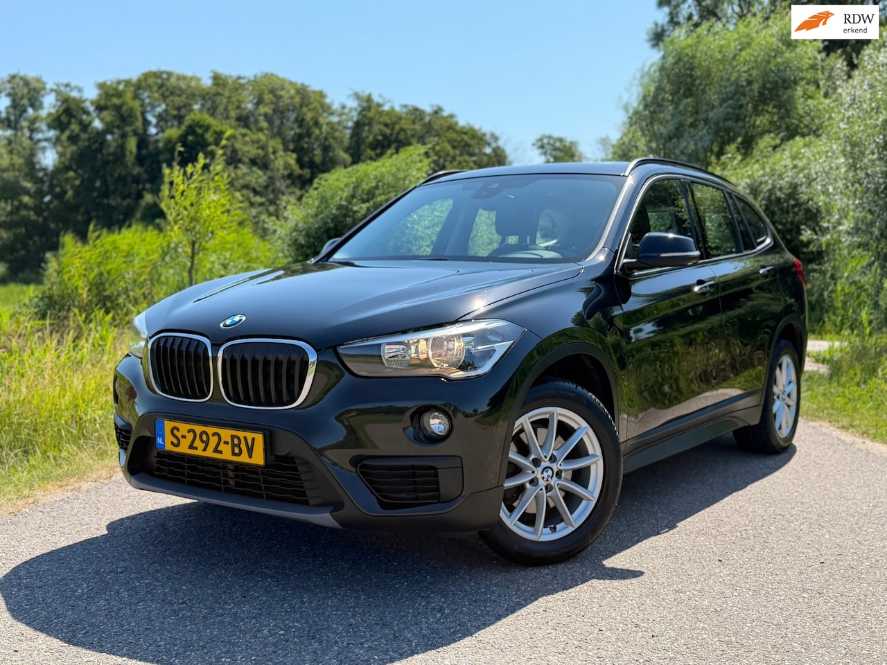 BMW X1 - SDrive18i High Executive / Automaat / Panorama dak / Leder / Navigatie / Trekhaak / Stoelv - AutoWereld.nl