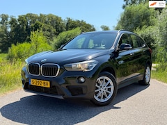 BMW X1 - SDrive18i High Executive / Automaat / Panorama dak / Leder / Navigatie / Trekhaak / Stoelv