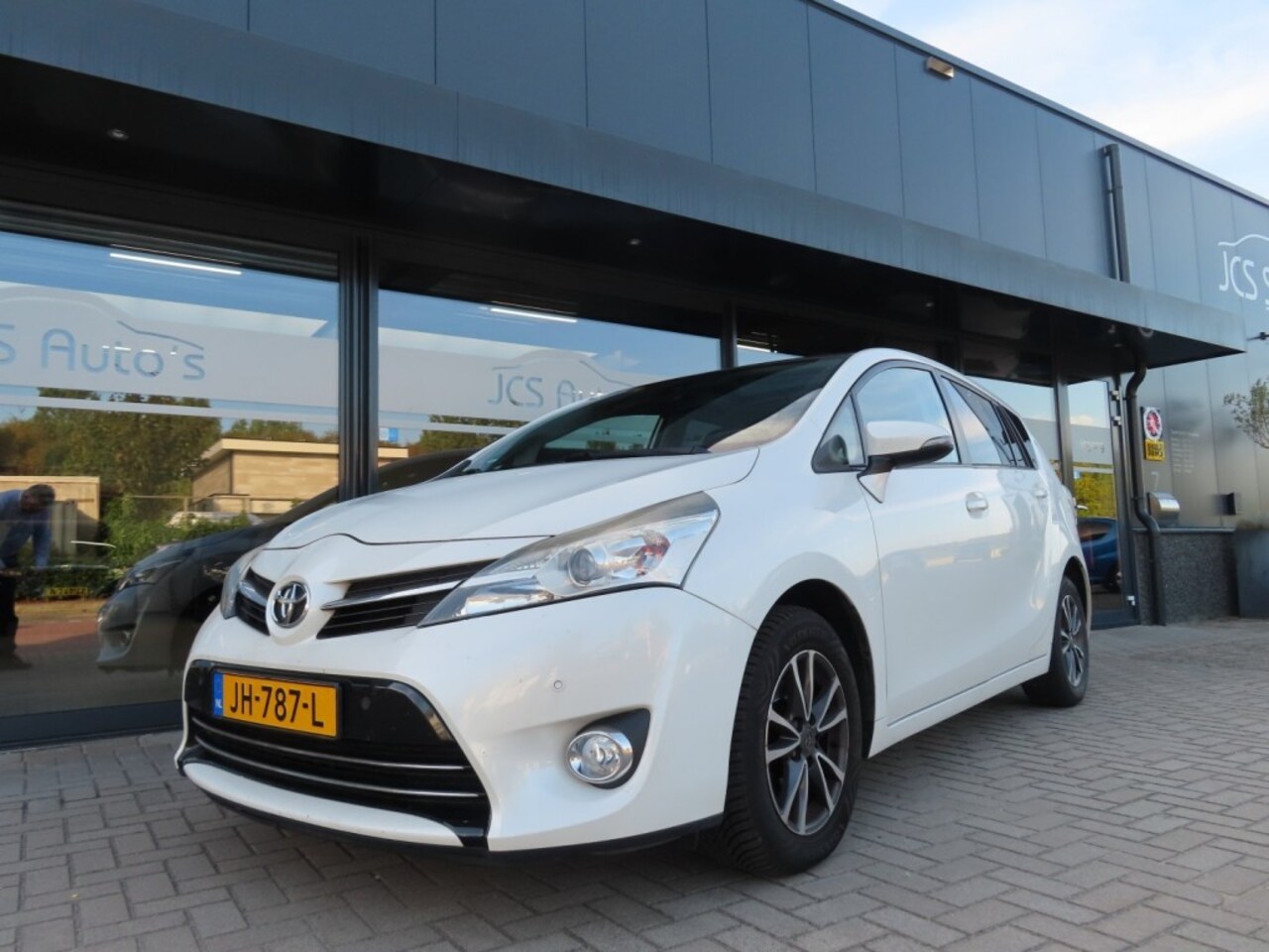 Toyota Verso - 1.6 VVT-i Business Ecc Navi Leder Pano Trekhaak 2013 - AutoWereld.nl