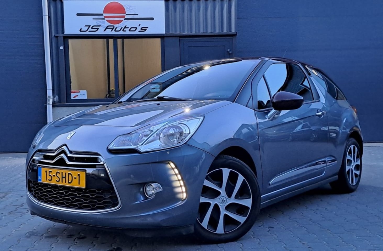 Citroën DS3 - 1.6 e-HDI So Chic/Airco/CC/2de Eigenaar/Nieuwe APK 28/07/2027 - AutoWereld.nl