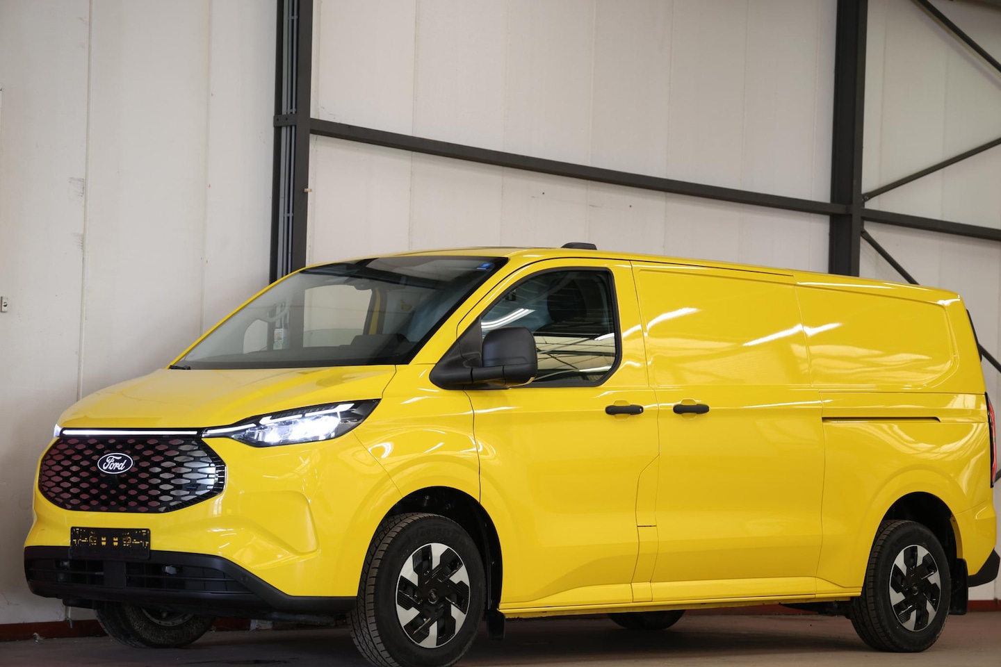 Ford E-Transit - 340 L2H1 LANG Limited 71 kWh CAMERA LED - AutoWereld.nl