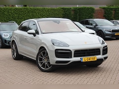 Porsche Cayenne Coupé - 3.0 E-Hybrid / Trekhaak / Panoramadak / 360Camera / Keyless / 21'' / Softclose / Luchtveri
