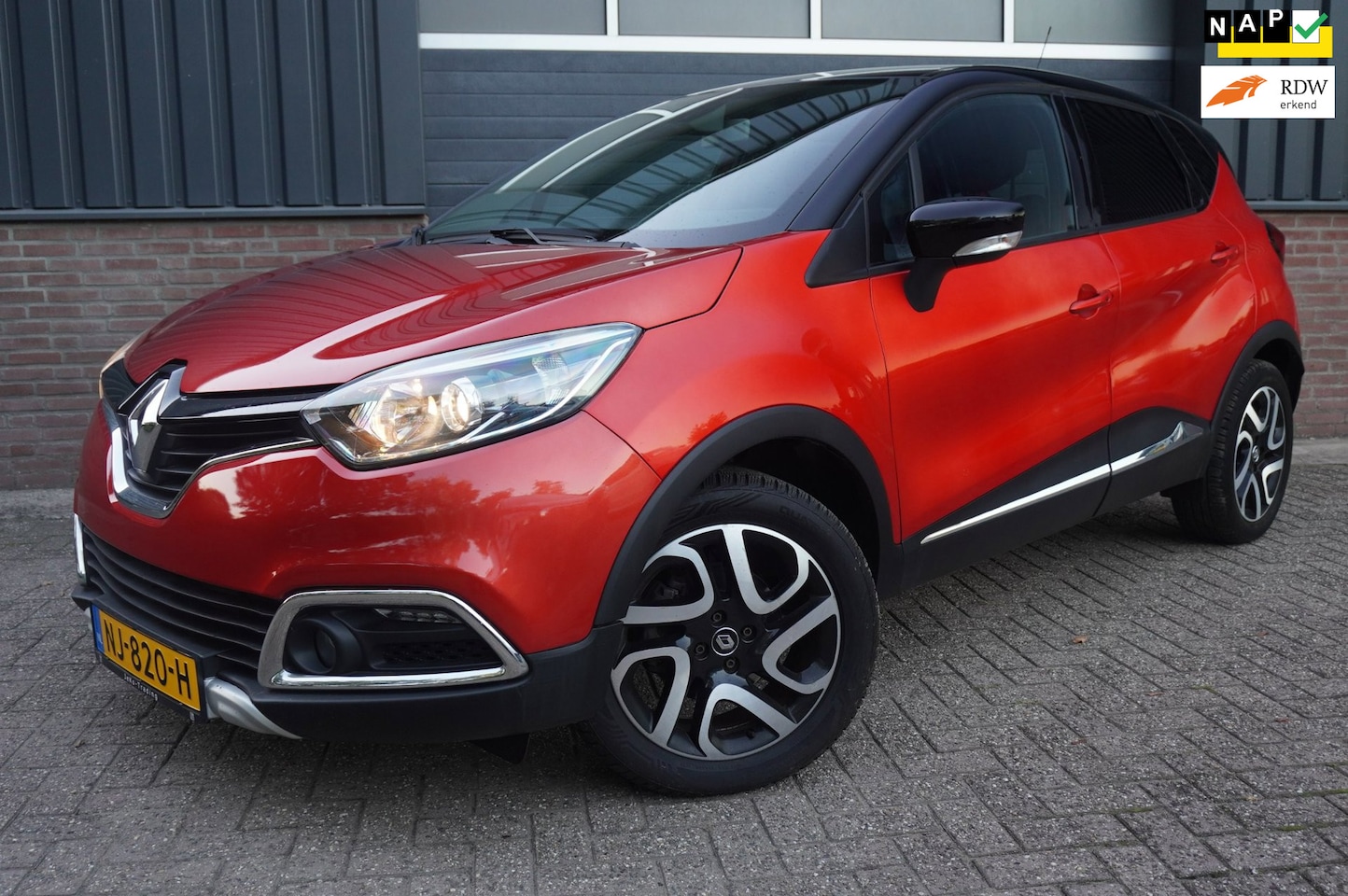 Renault Captur - 1.2 TCe 120PK Xmod / Leder / Trekhaak 1200KG / Achteruitrijcamera - AutoWereld.nl