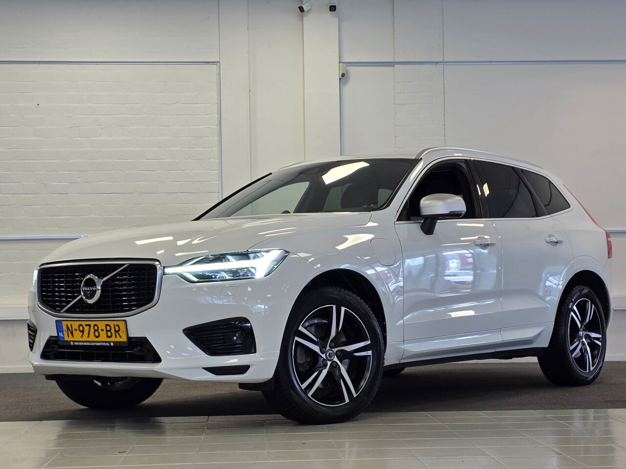 Volvo XC60 - 2.0 T8 Twin Engine SOH 84% Inscription Schuif/kanteldak Trekhaak Bowers & Wilkins - AutoWereld.nl