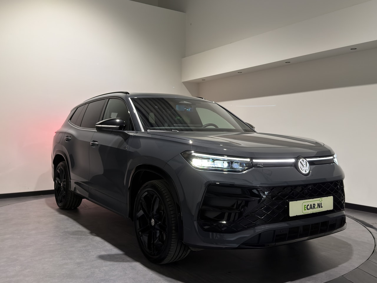 Volkswagen Tayron - 1.5 eHybrid R-Line Edition | Trekhaak | H&K Audio | Panoramadak | Black Style | Winterpakk - AutoWereld.nl
