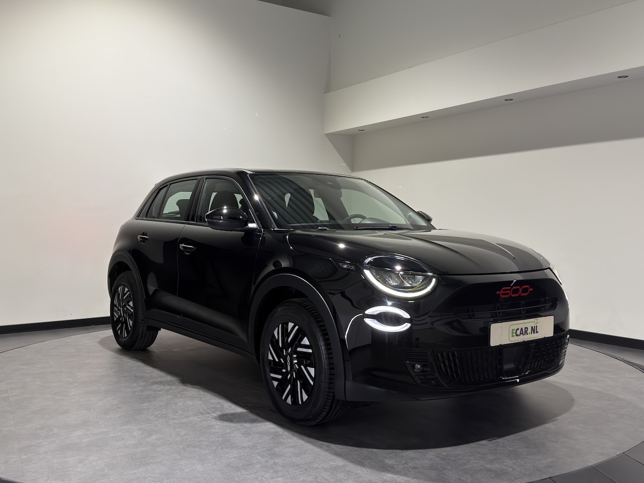 Fiat 600e - RED 54 kWh | Apple CarPlay - Android Auto | LED lampen voor & achter | Hill Hold - AutoWereld.nl