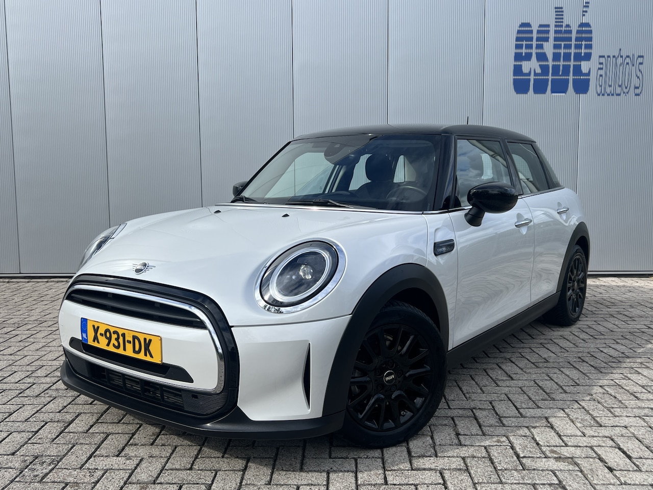 MINI 5-Deurs - 1.5 Cooper 136 pk Automaat Camden Edition Navigatie Led koplampen Apple Carplay Climate Co - AutoWereld.nl