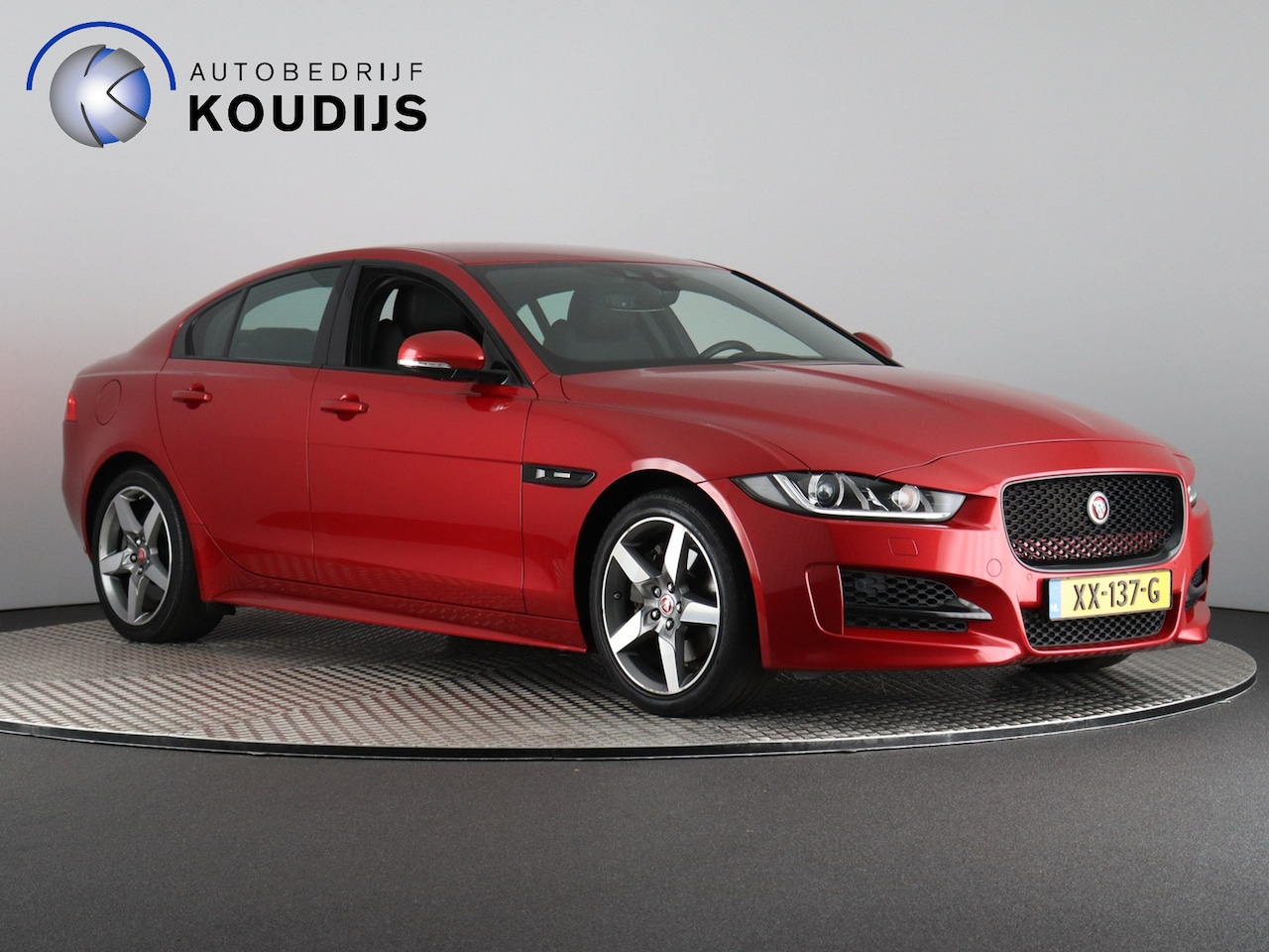 Jaguar XE - 2.0t R-Sport 2.0t R-Sport (NL-Auto / Camera / Carplay / Navi / Stoelverw.) - AutoWereld.nl