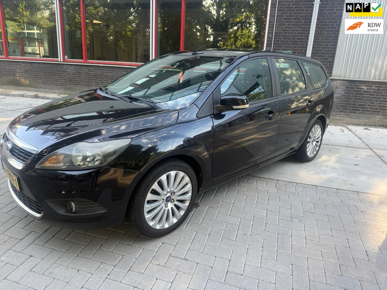 Ford Focus Wagon - 1.6 Titanium Navi Airco - AutoWereld.nl