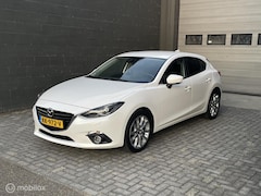 Mazda 3 - 3 2.0 GT-M Line | Leder | Bose | LED | Camera | HUD | PDC | Elec. stoelverstelling |