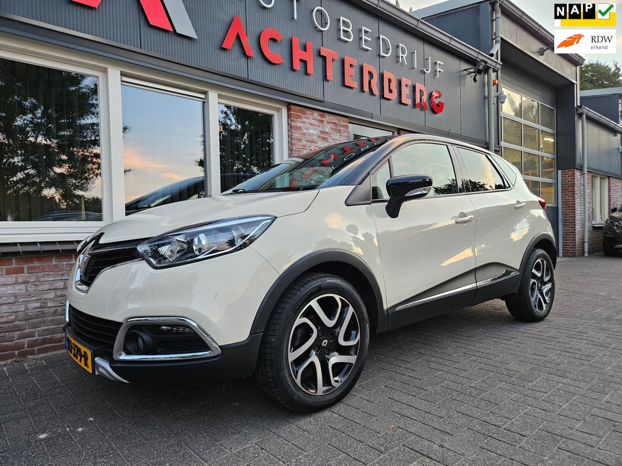 Renault Captur - 0.9 TCe Xmod Trekhaak! Leer! Camera! Mooie/Nette Auto! Navigatie! NAP! Airco! Cruise Contr - AutoWereld.nl