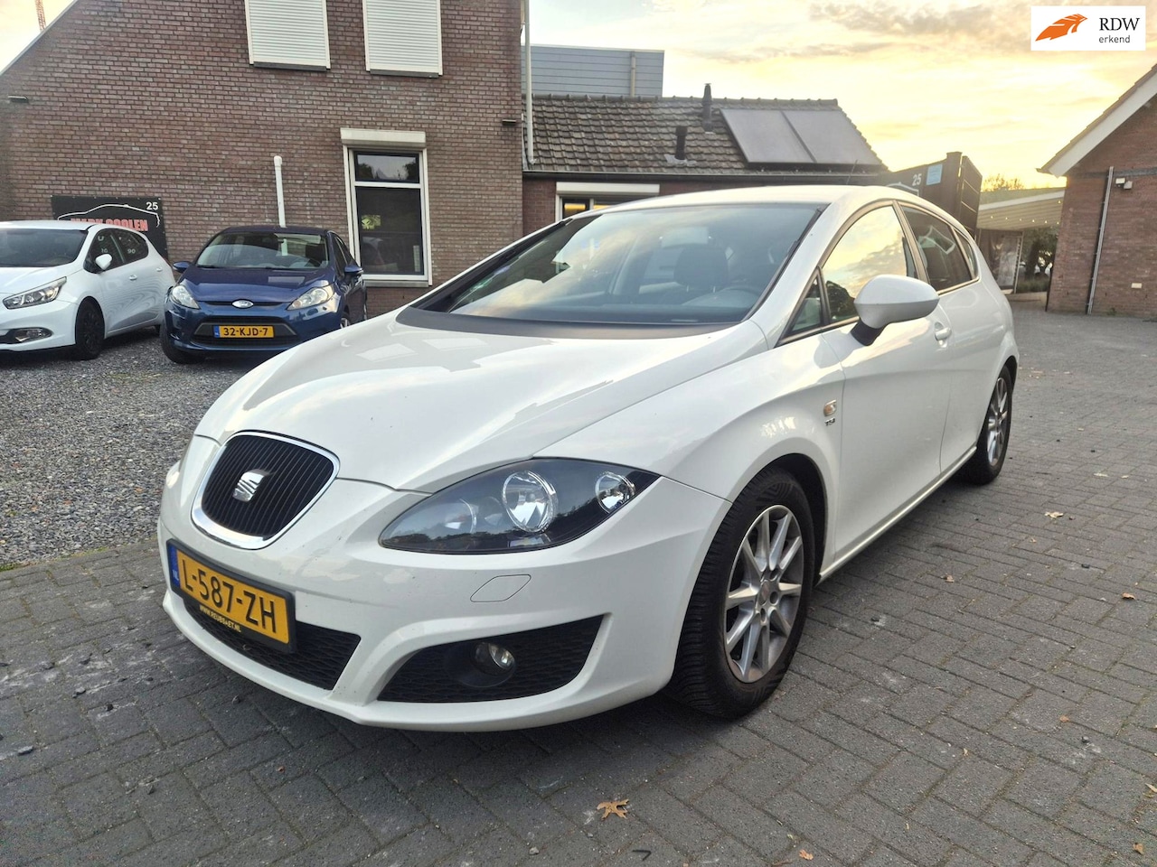 SEAT Leon - 1.4 TSI Businessline High Navi Clima Cruise Trekhaak - AutoWereld.nl