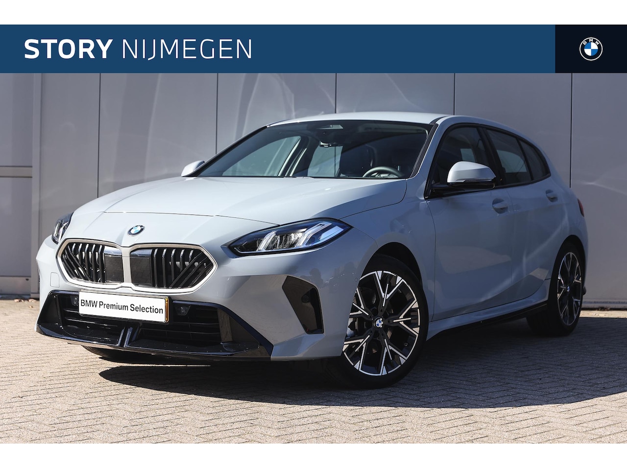 BMW 1-serie - 120 M Sport Automaat / Sportstoelen / Stoelverwarming / PDC / Achteruitrijcamera - AutoWereld.nl