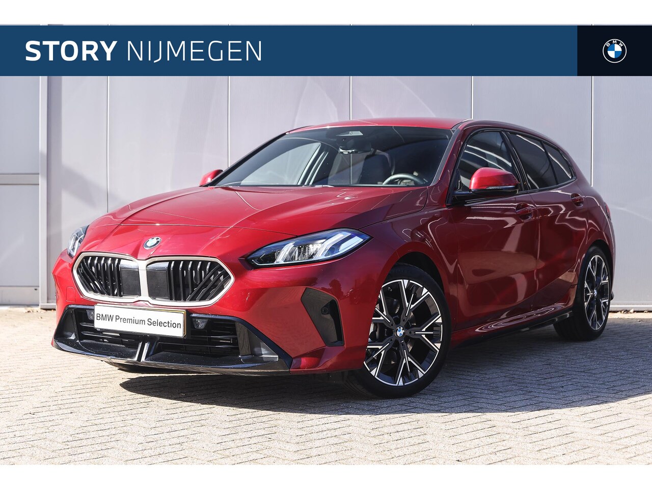 BMW 1-serie - 120 M Sport Automaat / Sportstoelen / Achteruitrijcamera / PDC / Getint glas - AutoWereld.nl