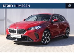 BMW 1-serie - 120 M Sport Automaat / Sportstoelen / Achteruitrijcamera / PDC / Getint glas
