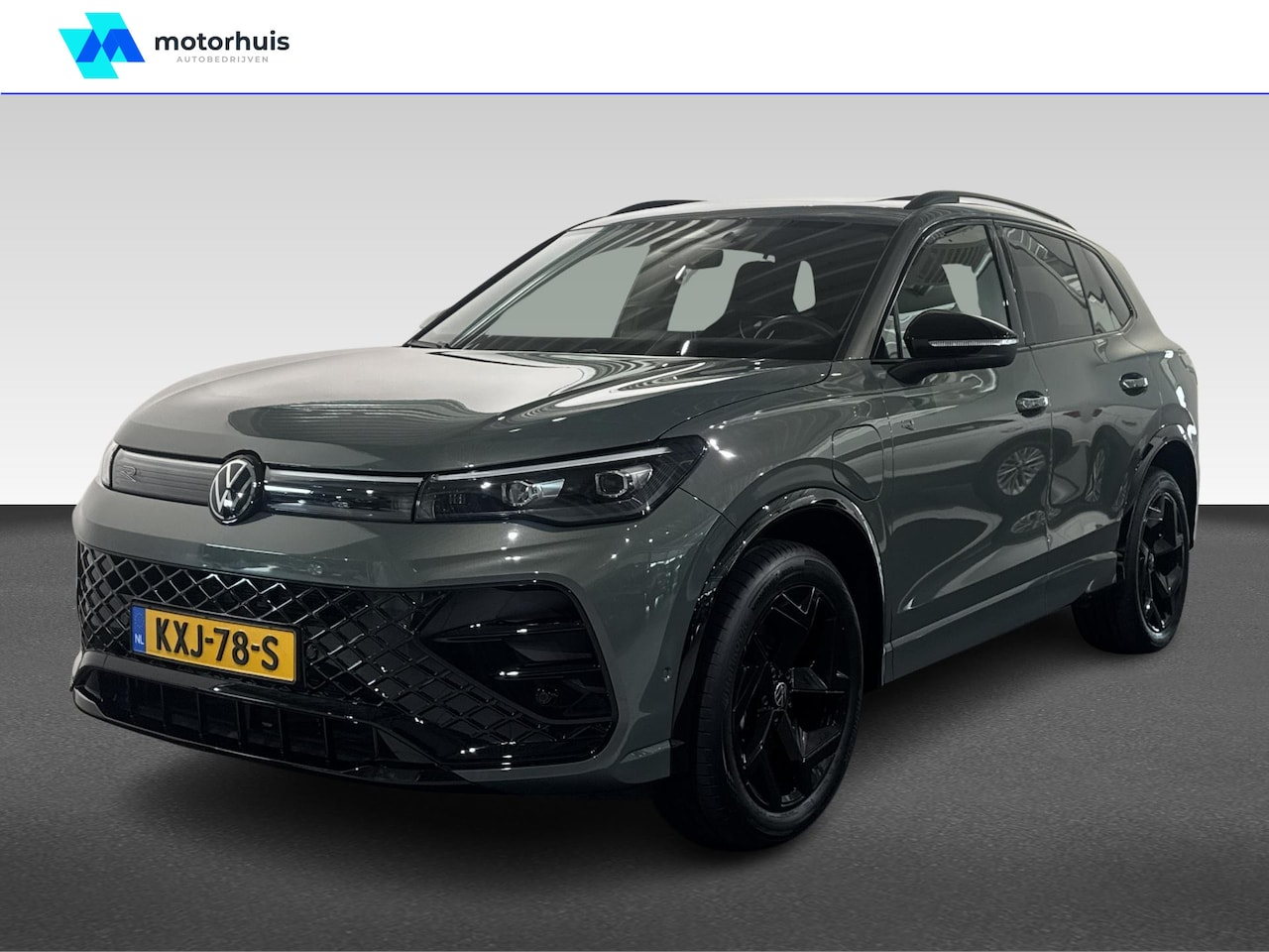 Volkswagen Tiguan - 1.5 eHybrid R-Line Edition | Keyless entry | Panoramisch schuif-/kanteldak | Parkeer assis - AutoWereld.nl