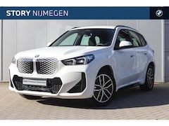 BMW iX1 - eDrive20 M Sport / Sportstoelen / Comfort Access / Adaptieve LED / Stoelverwarming / Achte