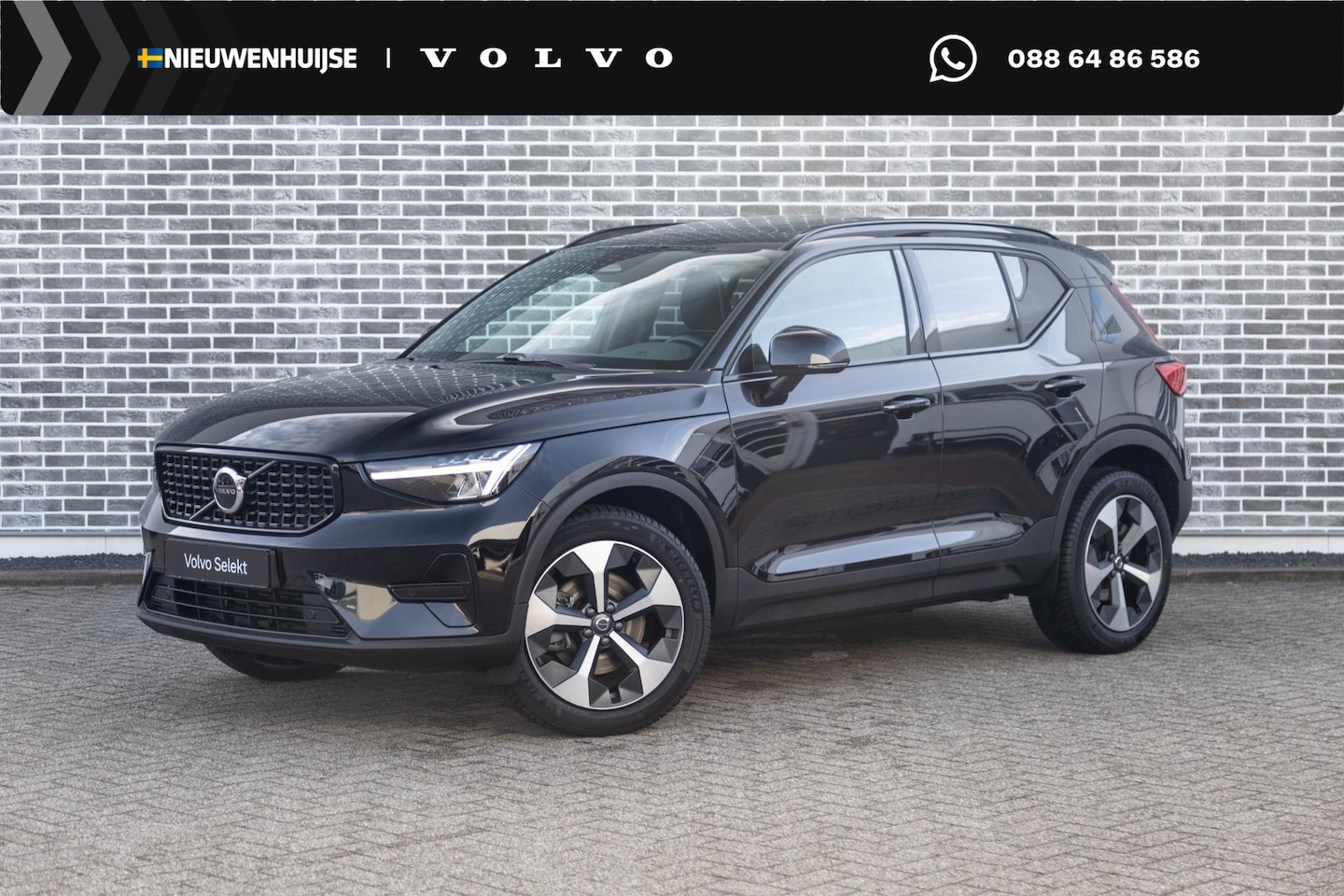Volvo XC40 - 2.0 B4 Plus Dark | Trekhaak | Panoramadak | Lichtmetalen Velgen 19 inch | All-Season bande - AutoWereld.nl