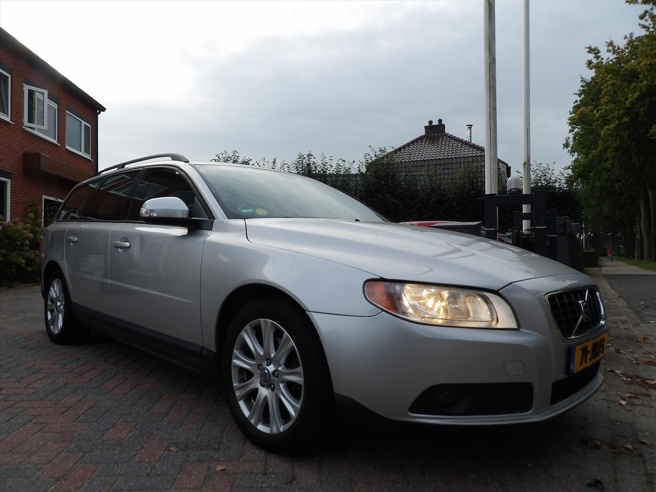 Volvo V70 - 2.0 2.0 - AutoWereld.nl