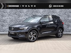 Volvo XC40 - 2.0 B4 Plus Dark | Trekhaak | Panoramadak | Harman Kardon Audio | Achteruitrijcamera | Par