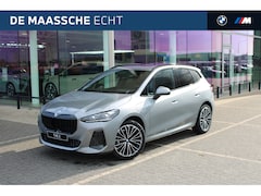 BMW 2-serie Active Tourer - 225e xDrive M Sport Automaat / Panoramadak / Trekhaak / Sportstoelen / Adaptieve LED / M A
