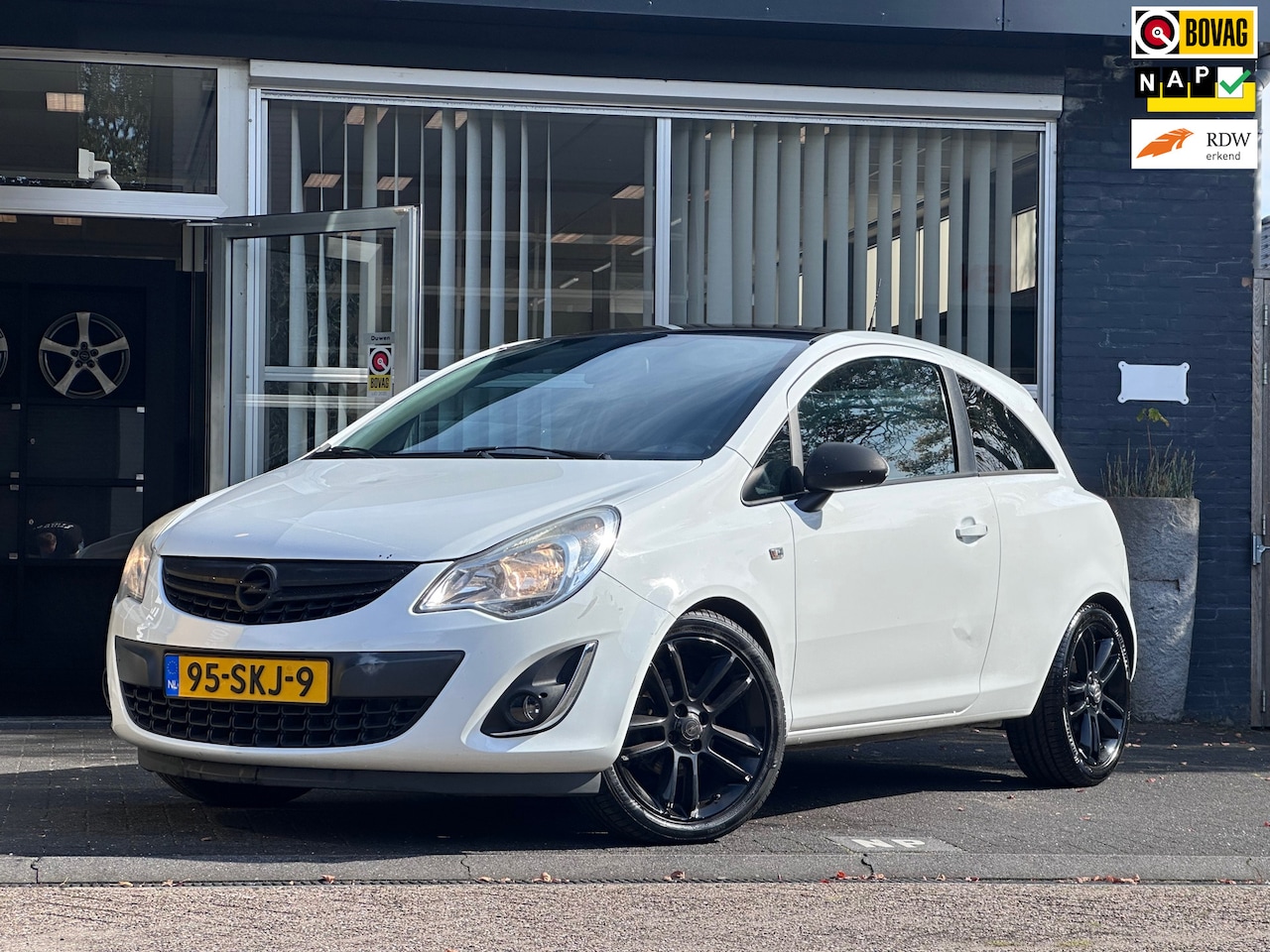 Opel Corsa - 1.4-16V Color Edition ORG NL / AIRCO / NAVI / NAP - AutoWereld.nl