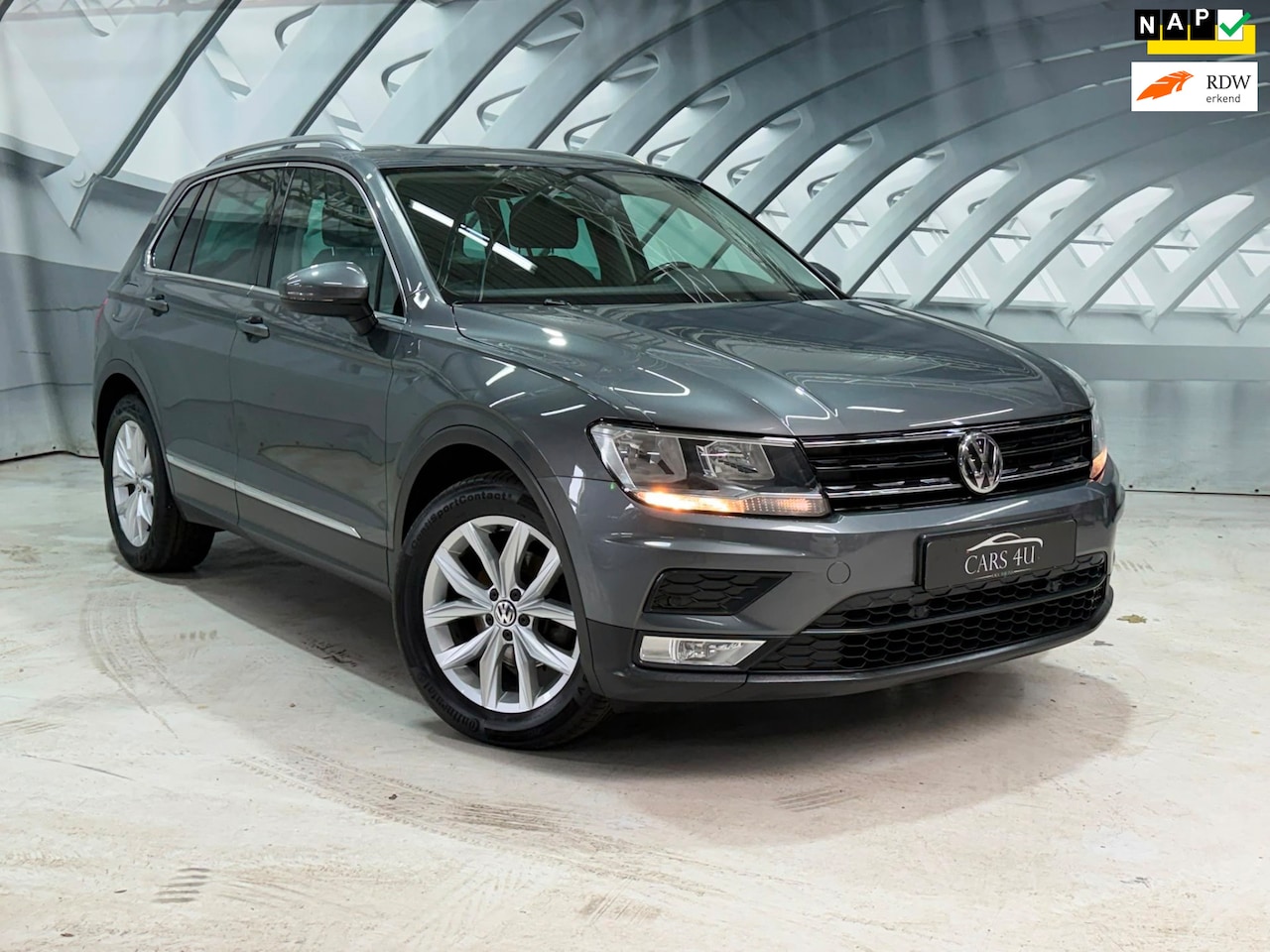 Volkswagen Tiguan - 1.4 TSI Connected Series Panorama alcantara - AutoWereld.nl