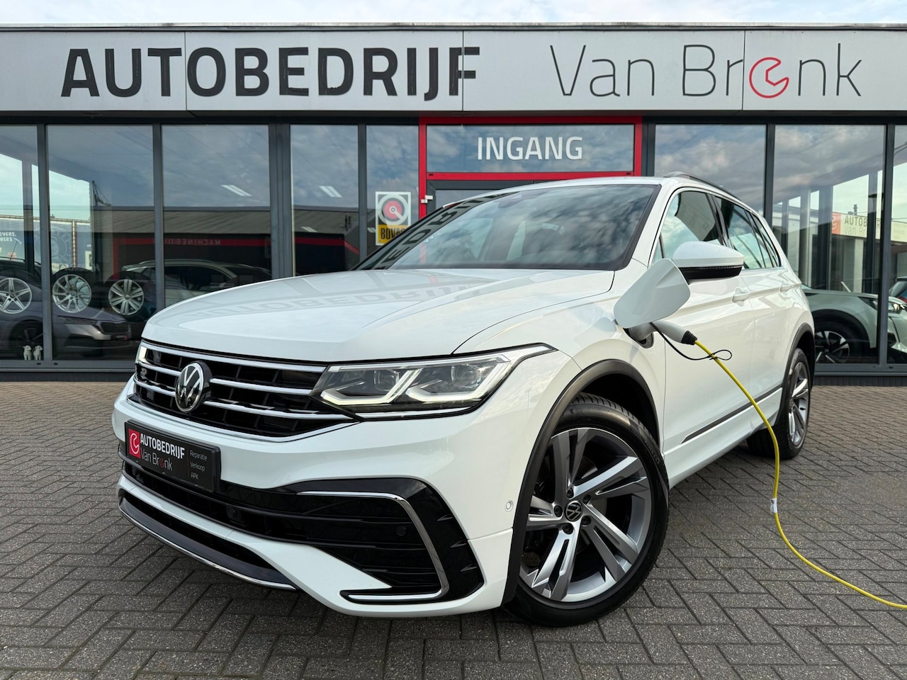 Volkswagen Tiguan - 1.4 TSI eHybrid R-Line Business+ | 245PK | Dynamische knipperlichten - AutoWereld.nl