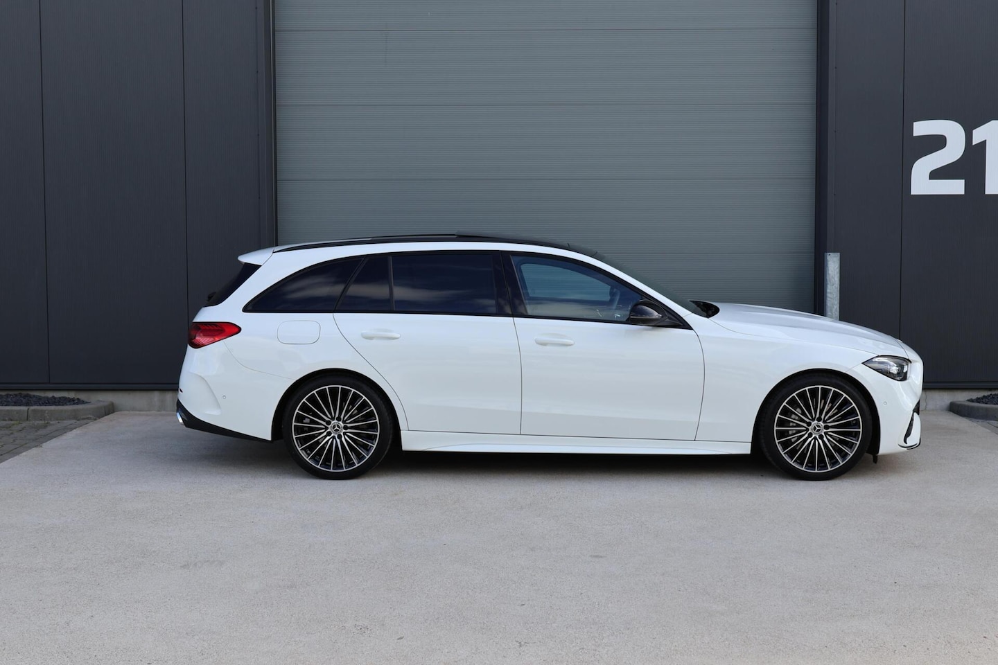Mercedes-Benz C-klasse Estate - 200 AMG Line / Panoramadak / Memory Stoelen / 360 Camera / Night Pakket / Burmester Surrou - AutoWereld.nl