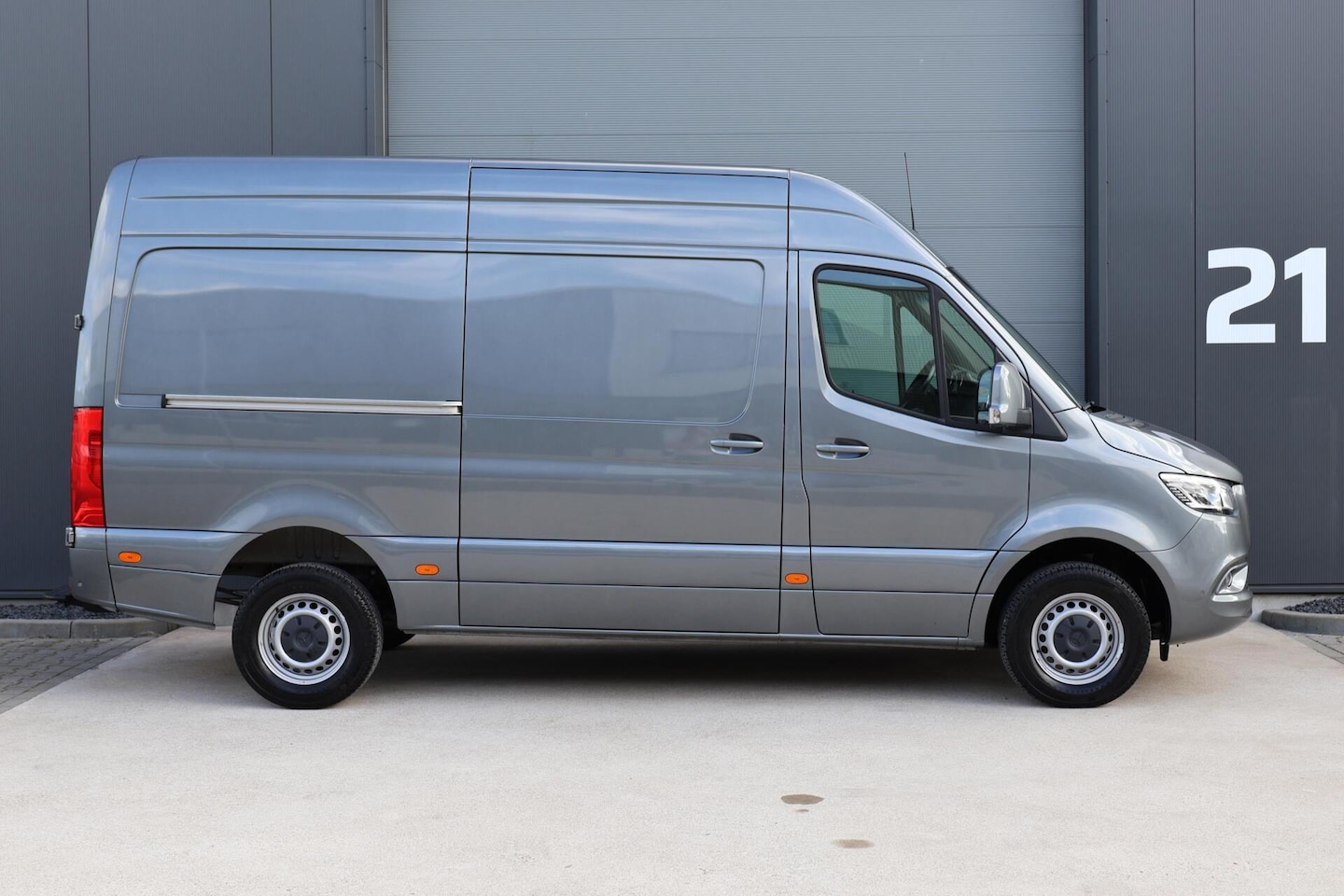 Mercedes-Benz Sprinter - bestel 319 1.9 CDI L2H2 / LED / Geveerde Stoel / Groot Navi / Leer / Camera - AutoWereld.nl