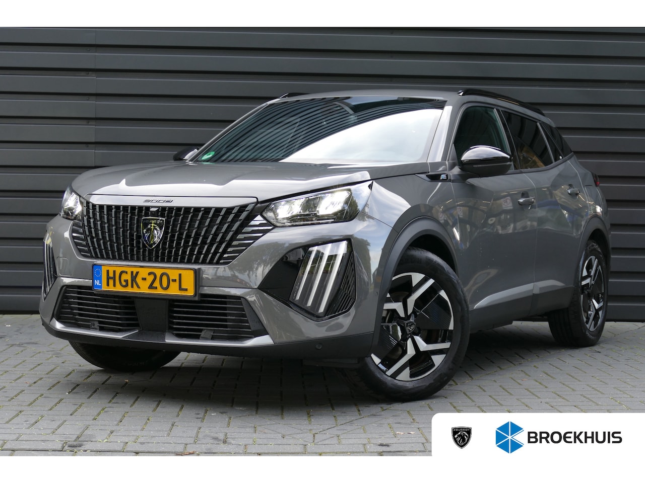 Peugeot e-2008 - EV 156PK 54KWH ALLURE AUTOMAAT / CAMERA V+A / 17"LMV / SOH 97% / FULL-LED / NAVI / CLIMA / - AutoWereld.nl