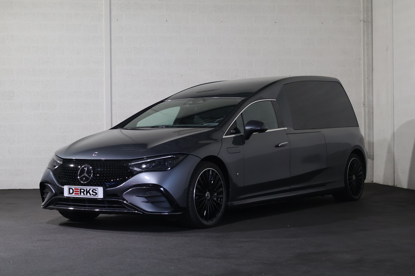 Mercedes-Benz EQE - 350 Begrafenisauto - AutoWereld.nl