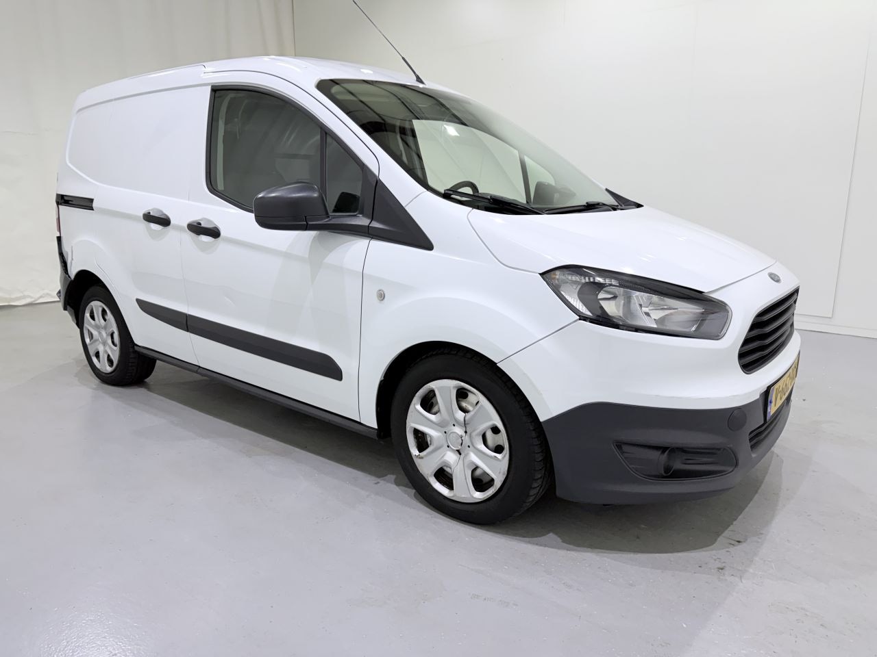 Ford Transit Courier - Van 1.5 TDCI Airco NAP - AutoWereld.nl