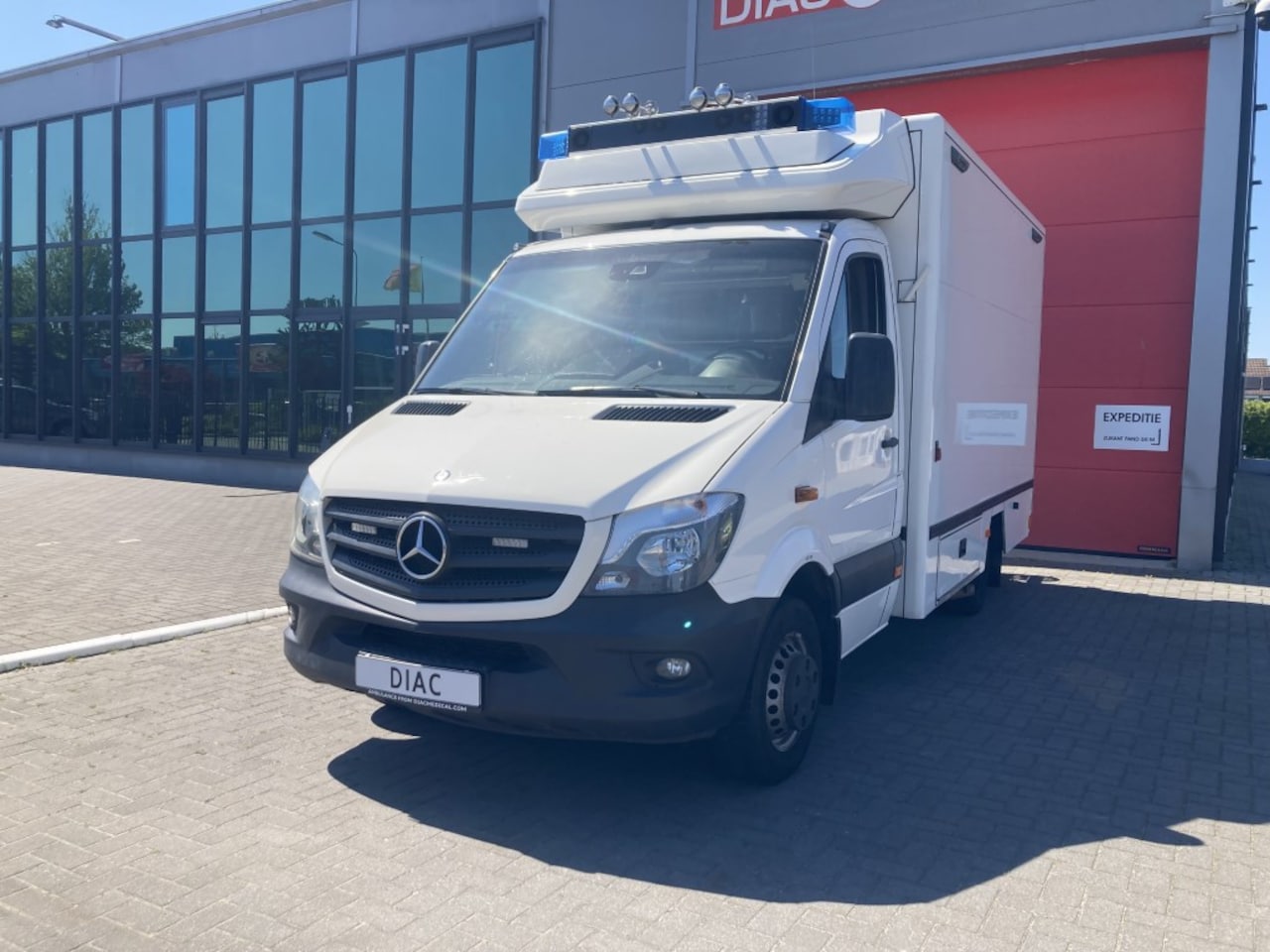 Mercedes-Benz Sprinter - 419 Container Ambulance - AutoWereld.nl