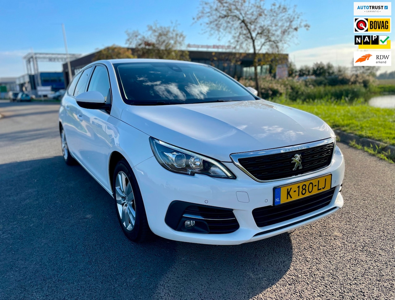 Peugeot 308 SW - 1.2 PureTech Blue Lease Active 1.2 PureTech Blue Lease Active, Trekhaak, Carplay, Navi, Cruise/Climate control, Pdc, 1e e - AutoWereld.nl
