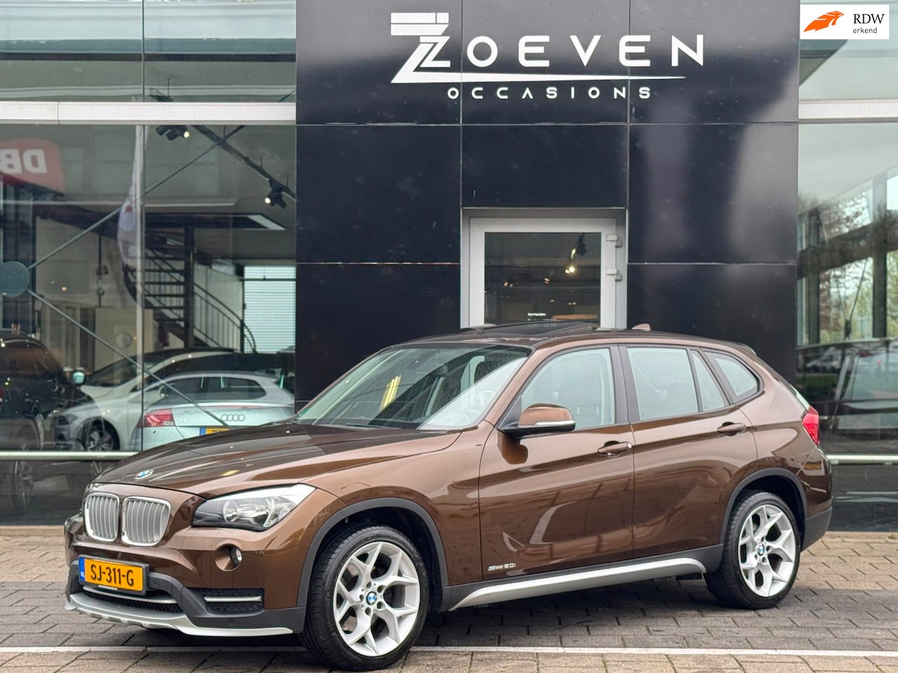 BMW X1 - BMW X1 sDrive20i 184PK AUTOMAAT | PANO | CAMERA | LEDER | 92.399 KM - AutoWereld.nl