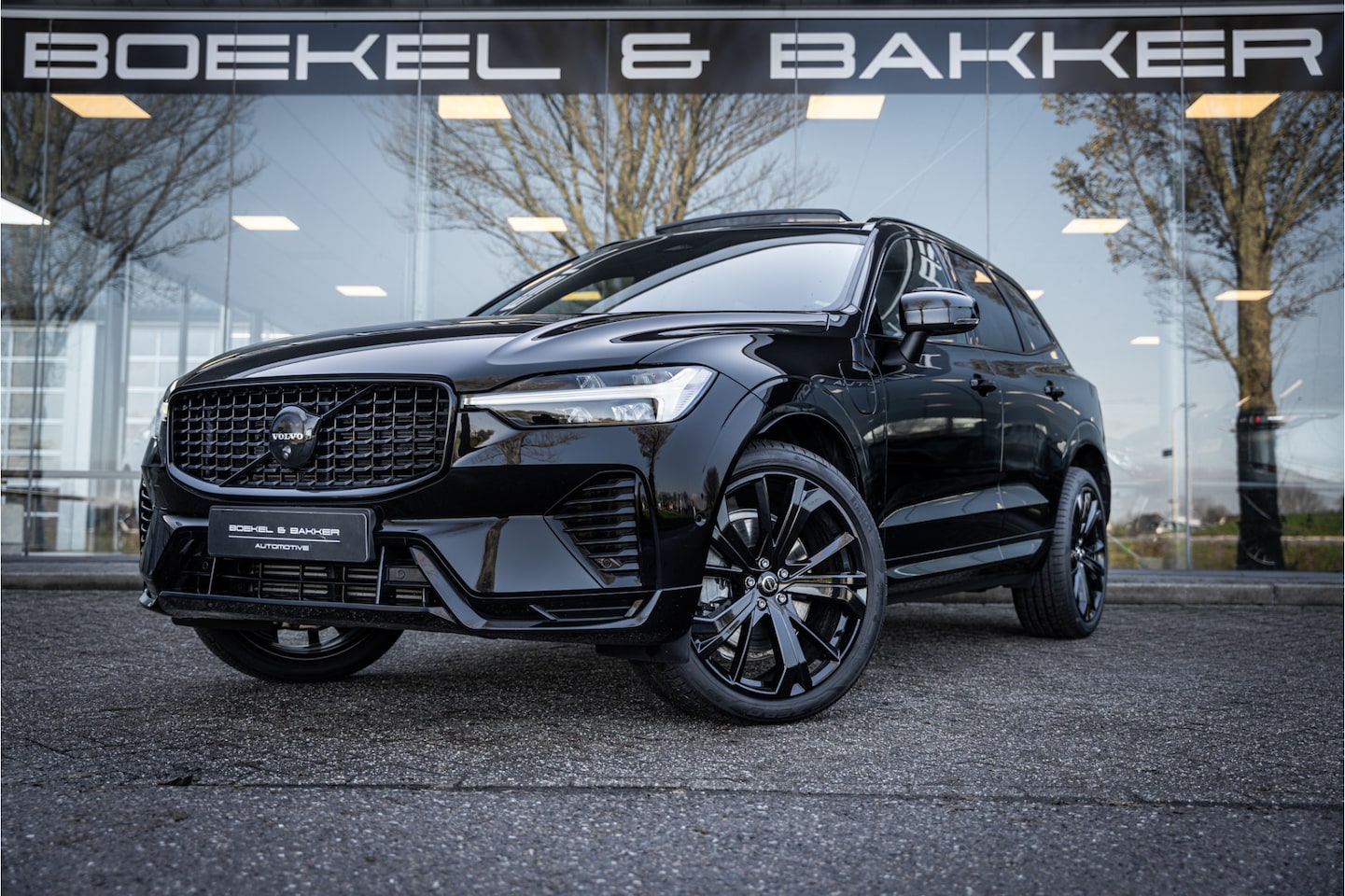 Volvo XC60 - T8 Recharge AWD Ultra Black Edition ** Ventilatie ** B&W ** Massage ** 360 camera - AutoWereld.nl