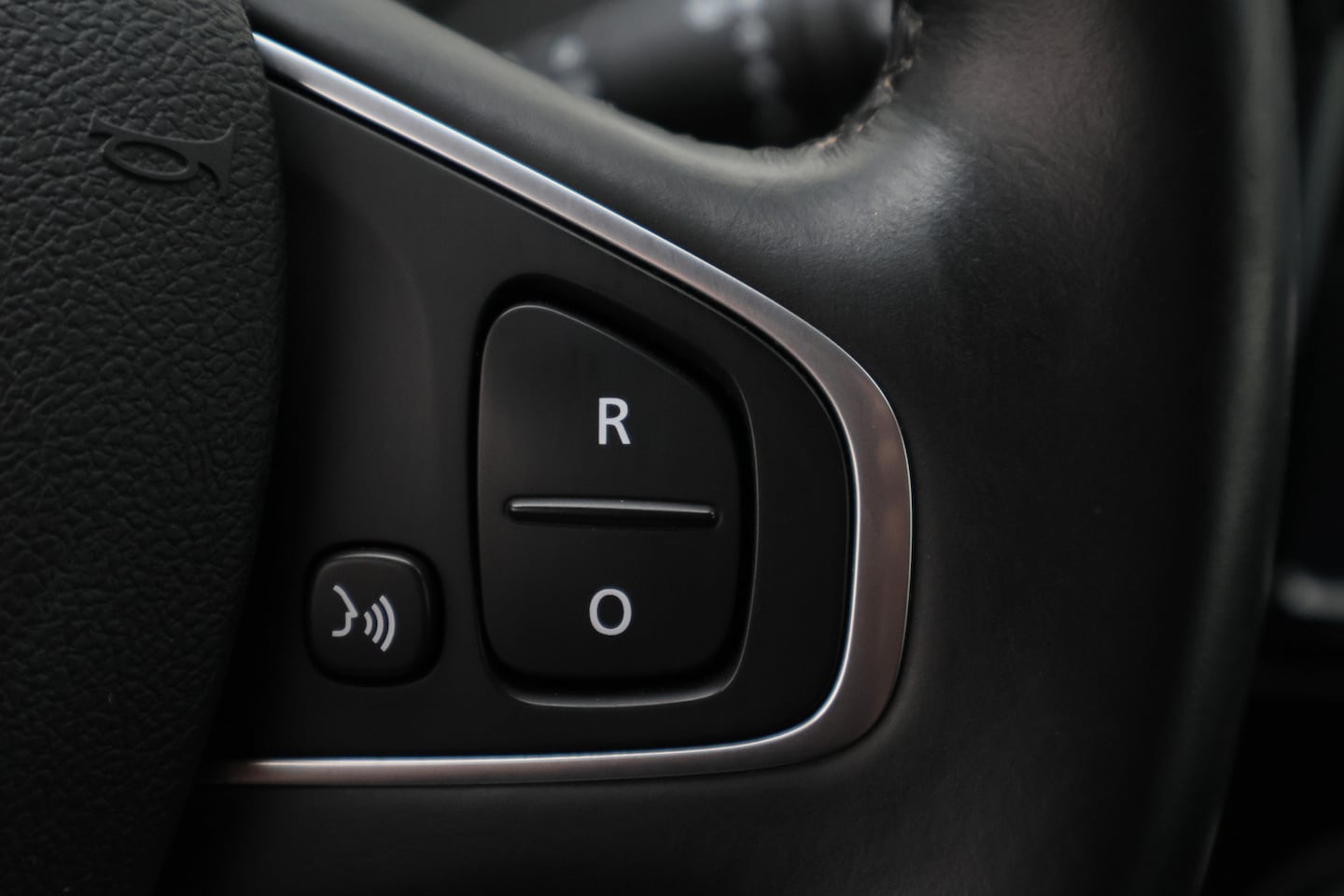 Renault Captur - 0.9 TCe Intens Two-Tone, Camera, Apple Carplay, Trekhaak, Keyless, 17" - AutoWereld.nl
