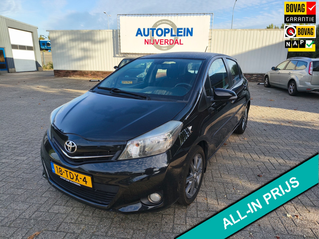 Toyota Yaris - 1.3 VVT-i Dynamic zeer complete yaris met cruise controle,navigatie en achteruitrijcamera! - AutoWereld.nl