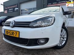 Volkswagen Golf - 1.2 TSI Highline BlueMotion 5 drs in automaat met parkeersensoren en bluetooth telefoon /