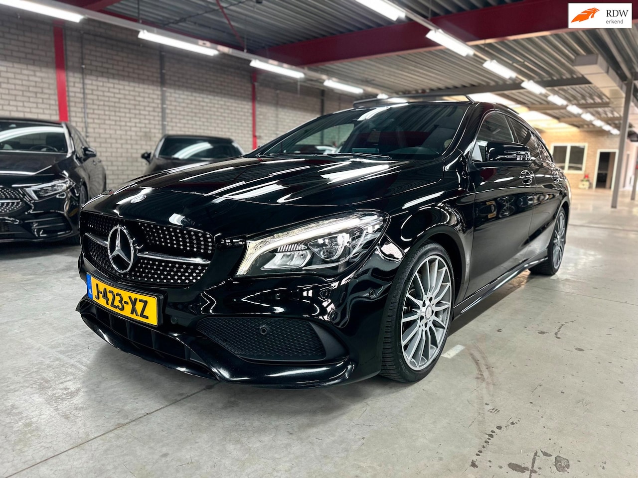 Mercedes-Benz CLA-klasse Shooting Brake - 250 AMG, Pano, Standkachel - AutoWereld.nl