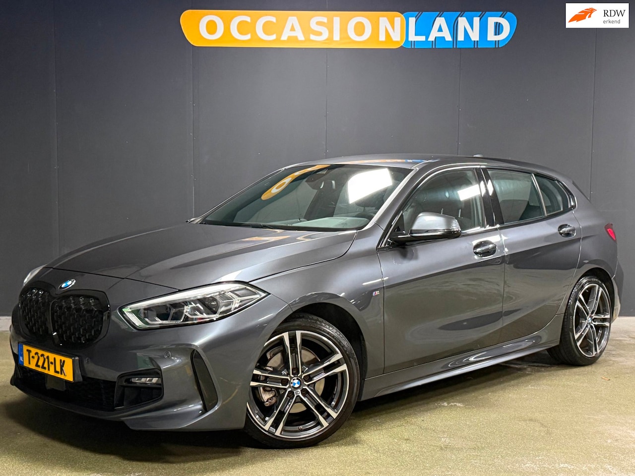 BMW 1-serie - 118i High Executive M-Sport|LED|CRUISE|STOELV|DAB|CARPLAY|SFEER|NAVI|18INCH| - AutoWereld.nl