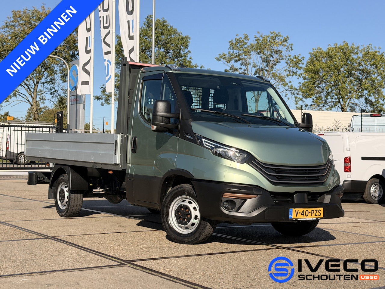 Iveco Daily - 35 S 14 300 35S14H A8 2.3L 140pk | W4100 | Open laadbak | Automaat | Adaptive cruise Control | Camera - AutoWereld.nl