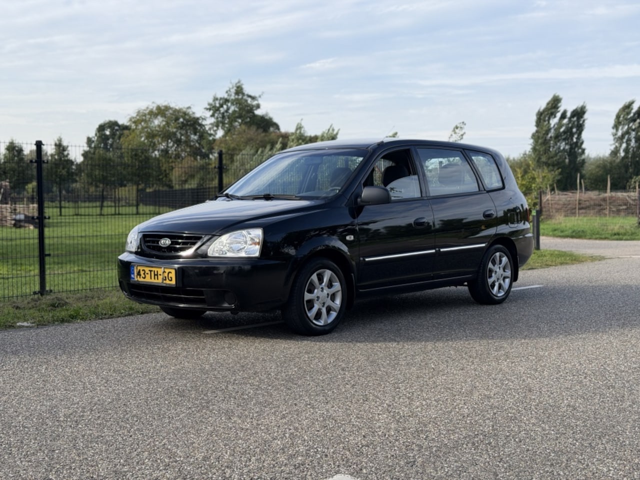 Kia Carens - 1.6 AIRCO | TREKHAAK | ELEC RMN | NIEUWE APK! - AutoWereld.nl