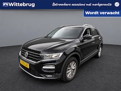 Volkswagen T-Roc - 1.0 TSI Style / Navigatie / Climate controle / Trekhaak / Camera / Parkeersensoren V+A /