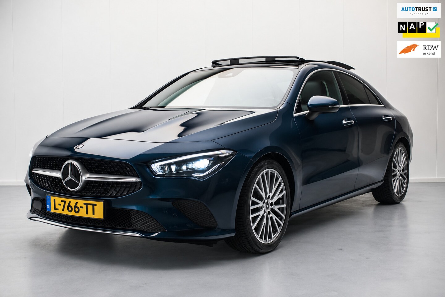 Mercedes-Benz CLA-Klasse - 180 Business Solution Luxury NL-auto [ Panoramadak Sfeerverlichting Memory Carplay Camera - AutoWereld.nl