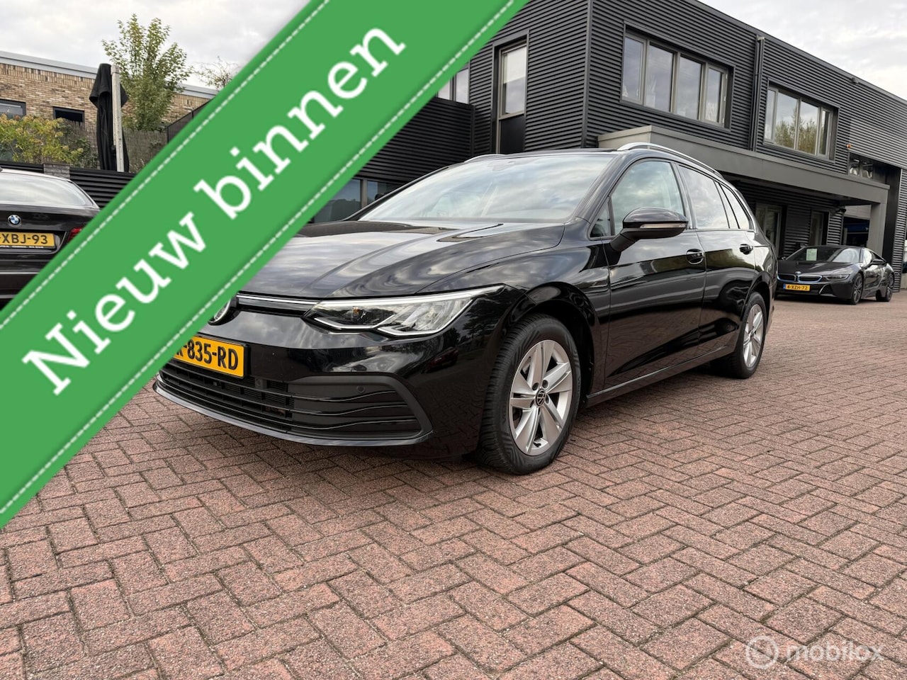 Volkswagen Golf Variant - 1.5 eTSI R-Line Autom Trekh Dig dashb - AutoWereld.nl