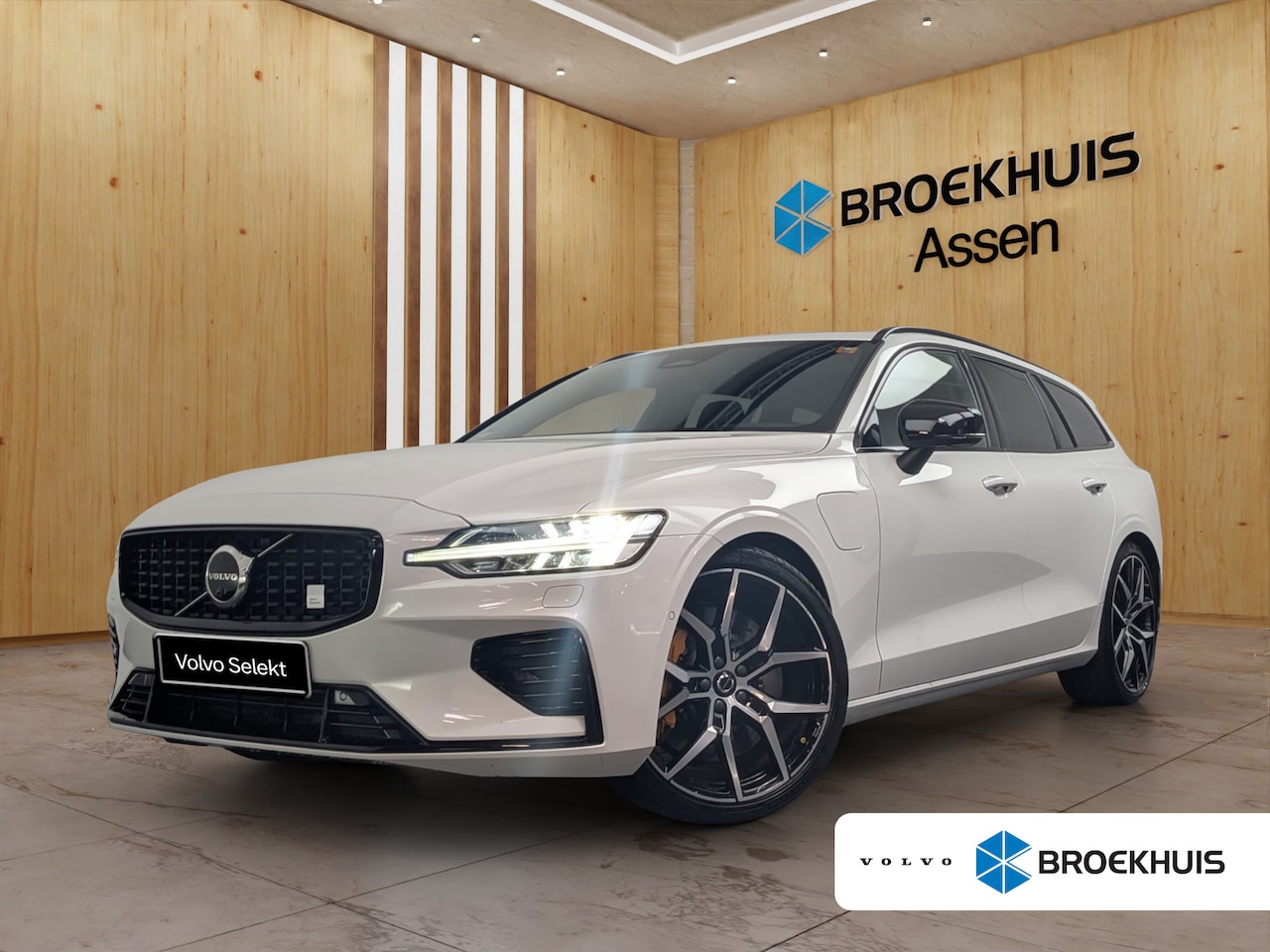 Volvo V60 - 2.0 T8 Plug-in hybrid AWD Polestar Engineered | Heico Uitlaat Systeem | Bowers & Wilkins | - AutoWereld.nl