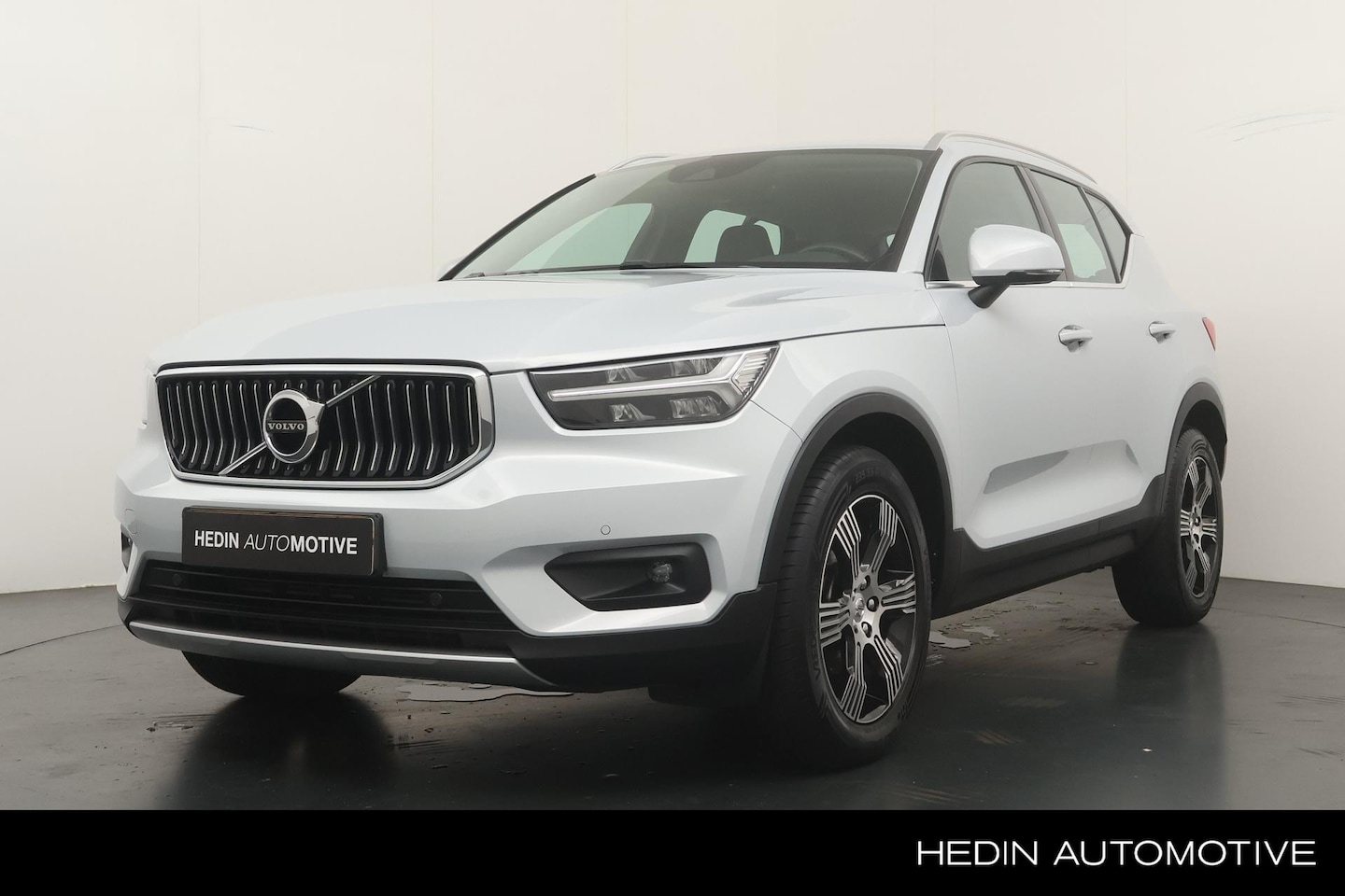 Volvo XC40 - 1.5 130pk T2 Inscription | Wegklapbare Trekhaak | Stuur+Stoelverwarming | Elektrische Acht - AutoWereld.nl